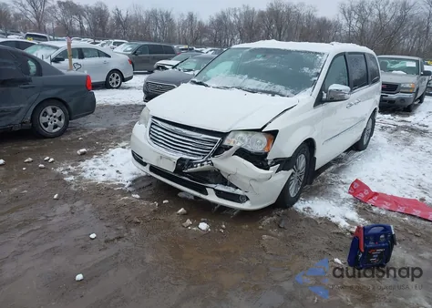 2013 Chrysler Town & Country Touring-L z USA, uszkodzony, nr VIN 2C4RC1CG0DR510938